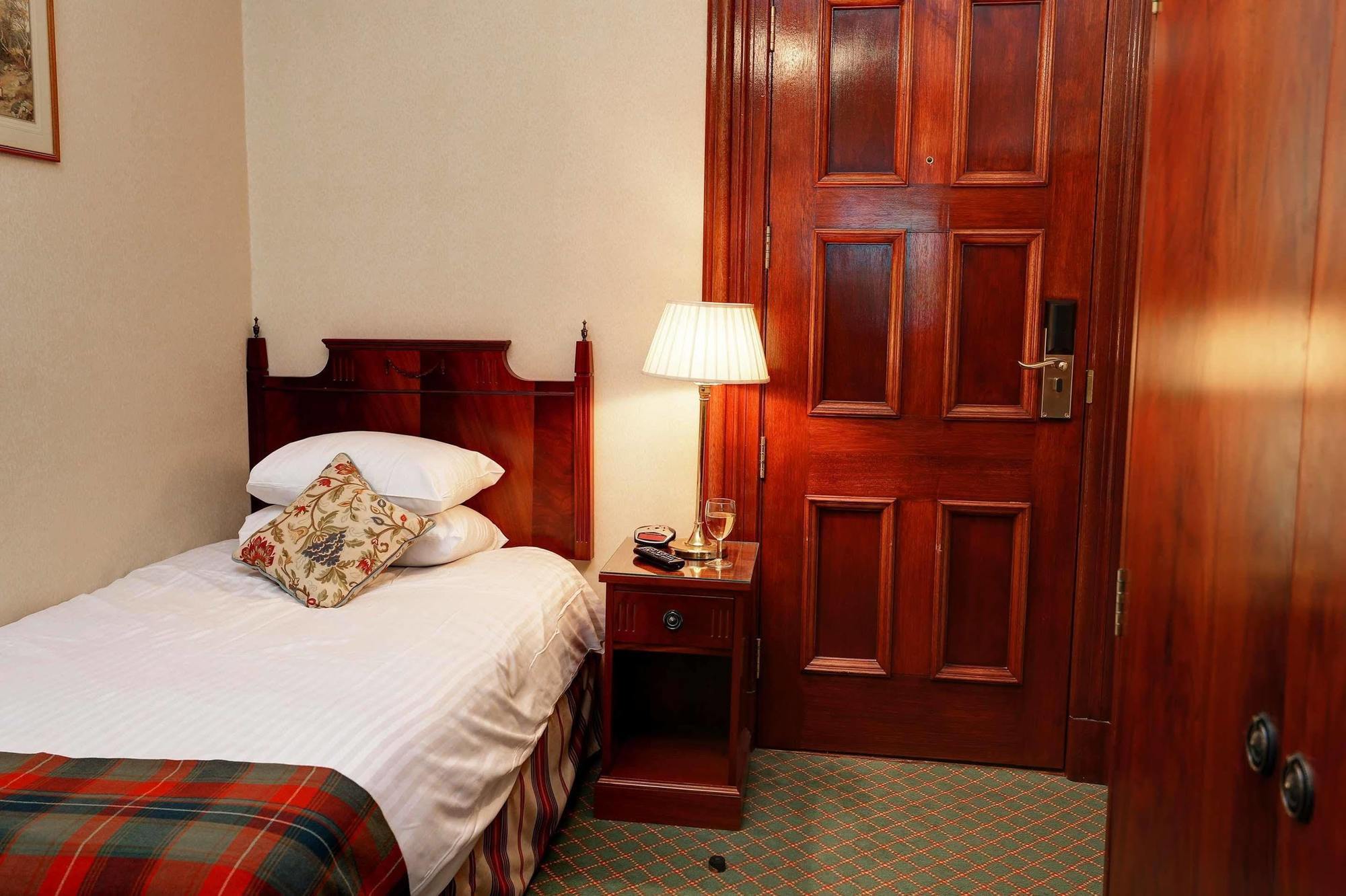 Best Western Cartland Bridge Hotel Lanark Room photo
